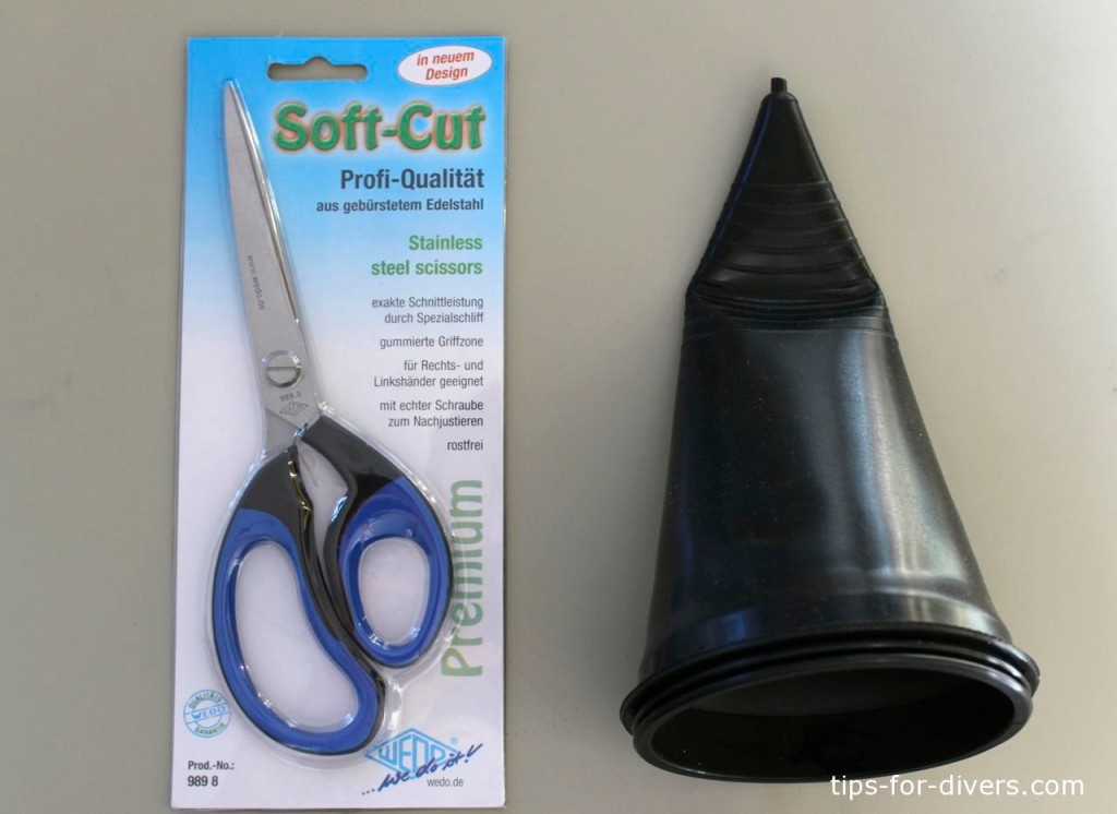 How to cut seals? You need a pair of (sharp) scissors and seals