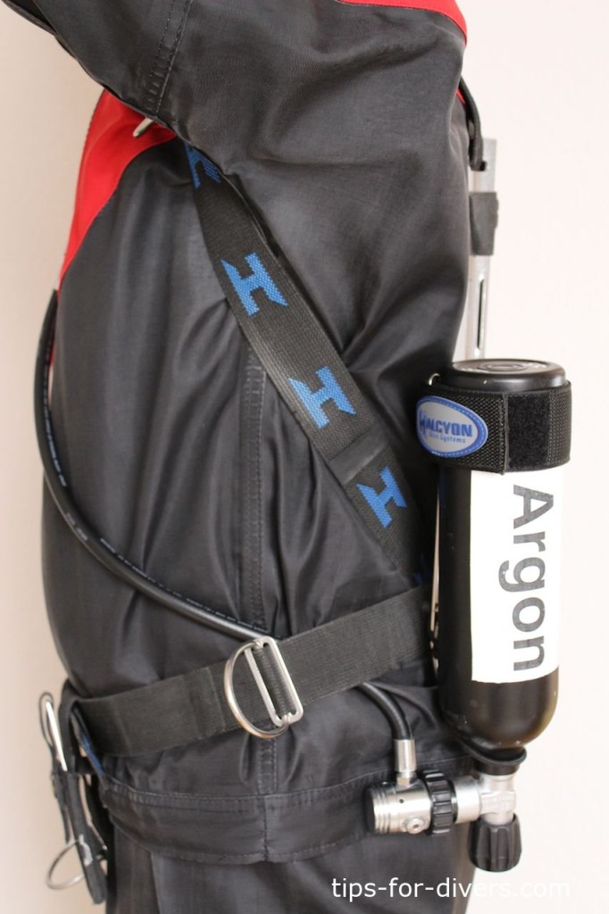 How to route the hose from the argon tank to the valve of the dry suit